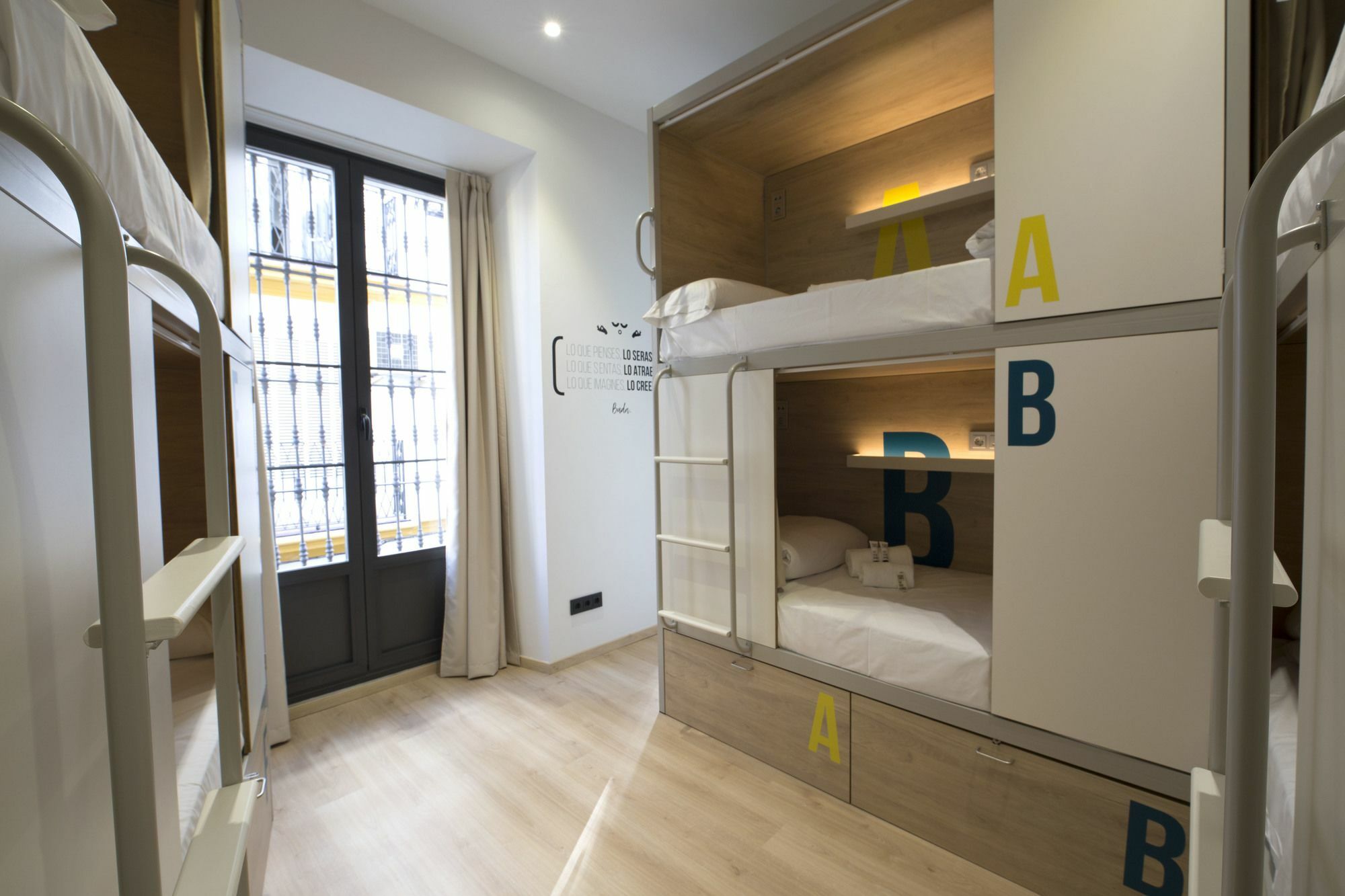 U-Sense For You Hostel Sevilla Bagian luar foto